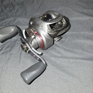 Silver/Gray Low-Profile Baitcasting Reel - Unbranded